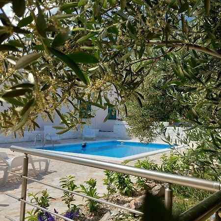 Holiday House M&A&K With Swimming Pool Каштель-Штафилич Экстерьер фото