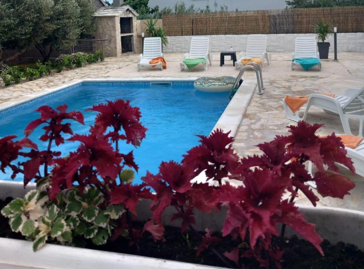 Holiday House M&A&K With Swimming Pool Каштель-Штафилич Экстерьер фото