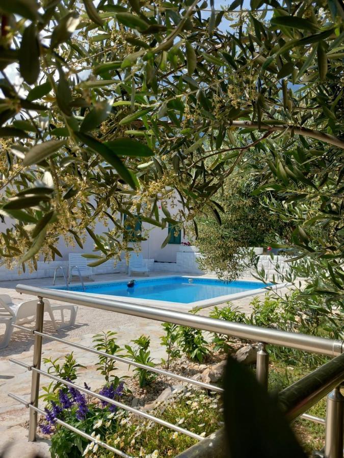 Holiday House M&A&K With Swimming Pool Каштель-Штафилич Экстерьер фото