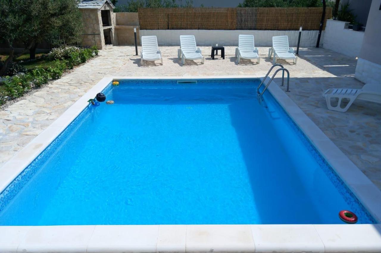 Holiday House M&A&K With Swimming Pool Каштель-Штафилич Экстерьер фото
